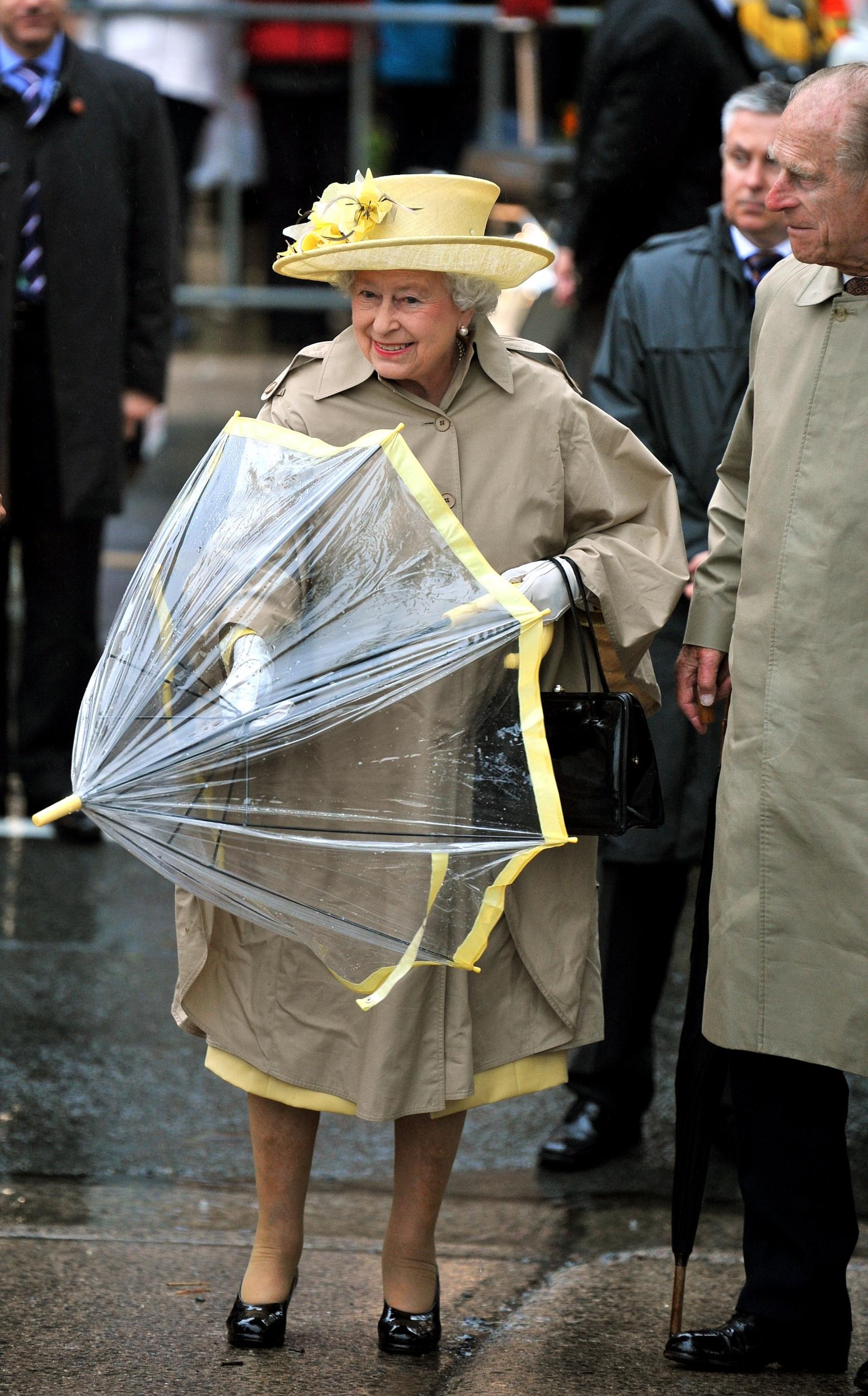 Nữ hoàng Anh dùng túi Hermès ảnh 2 Nu hoang Anh dung tui Hermes anh 2