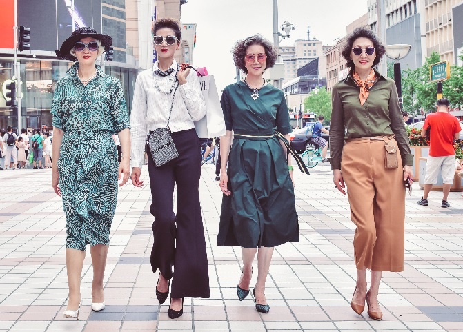 4 cu ba Trung Quoc noi tieng voi gu thoi trang sanh dieu hinh anh