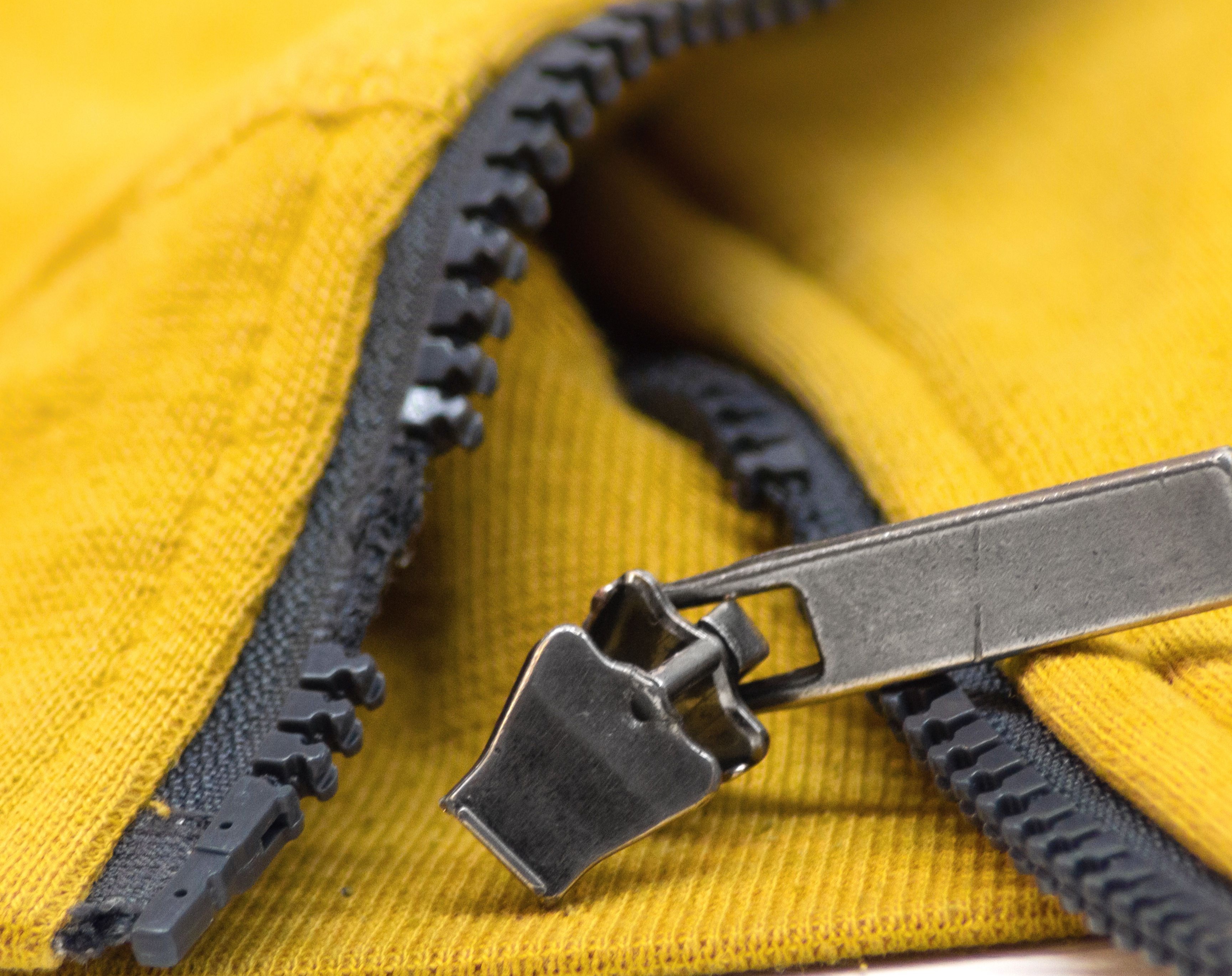 tu sua quan ao anh 1