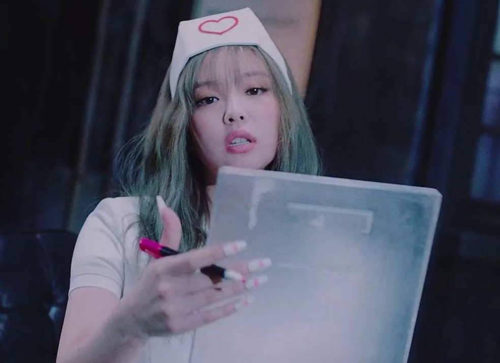 Jennie bi nem da vi mac do y ta goi cam hinh anh