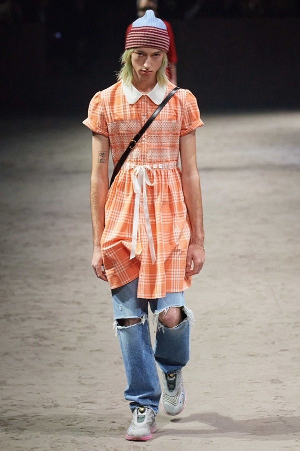 Gucci bán quần tất rách ảnh 2 Gucci ban quan tat rach anh 2