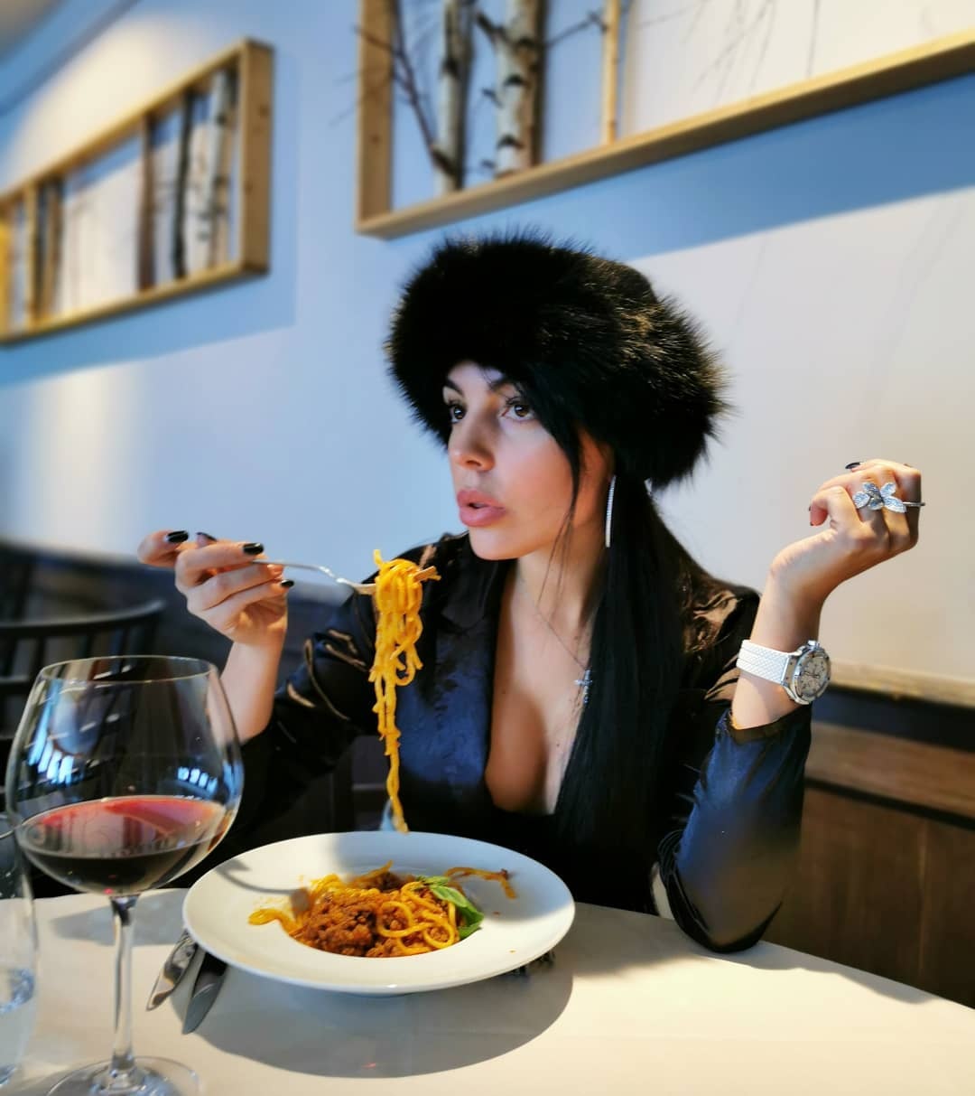 bộ sưu tập đồng hồ của Georgina Rodriguez ảnh 6 bo suu tap dong ho cua Georgina Rodriguez anh 6