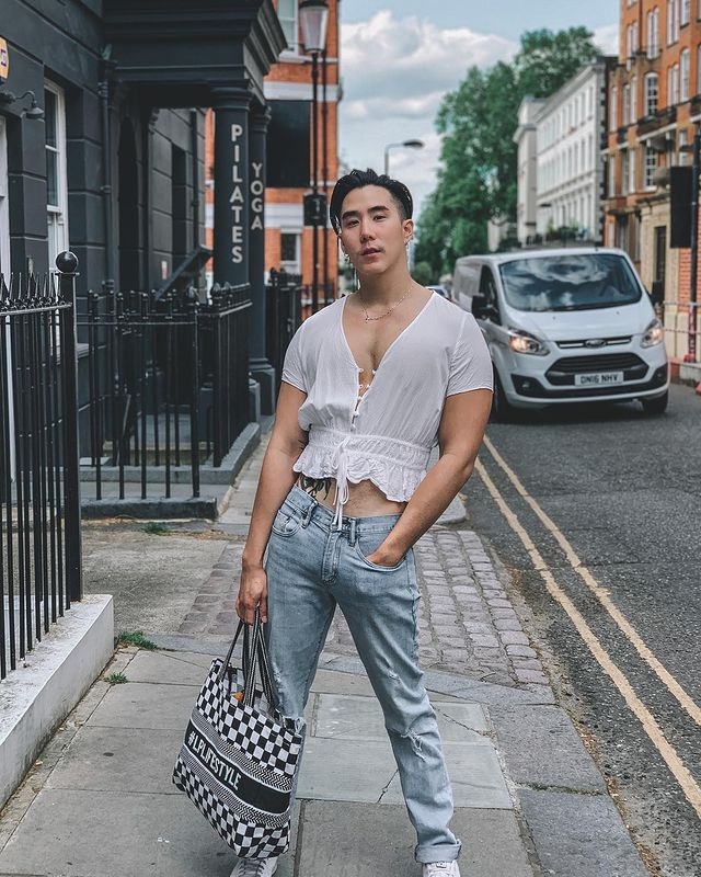 chang trai Thai mac vay anh 17