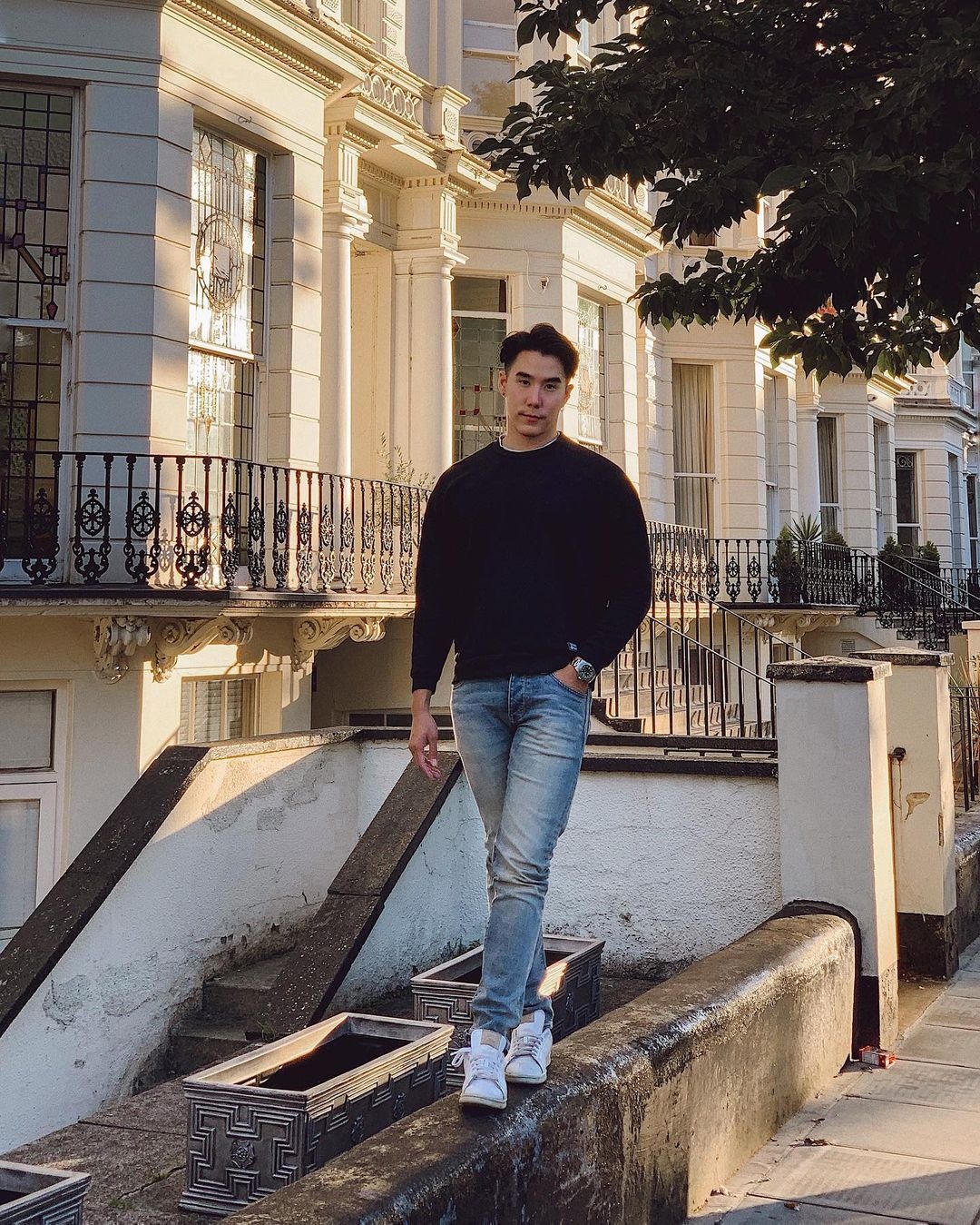 chang trai Thai mac vay anh 13