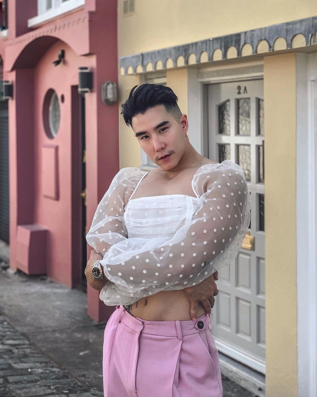 chang trai Thai mac vay anh 12