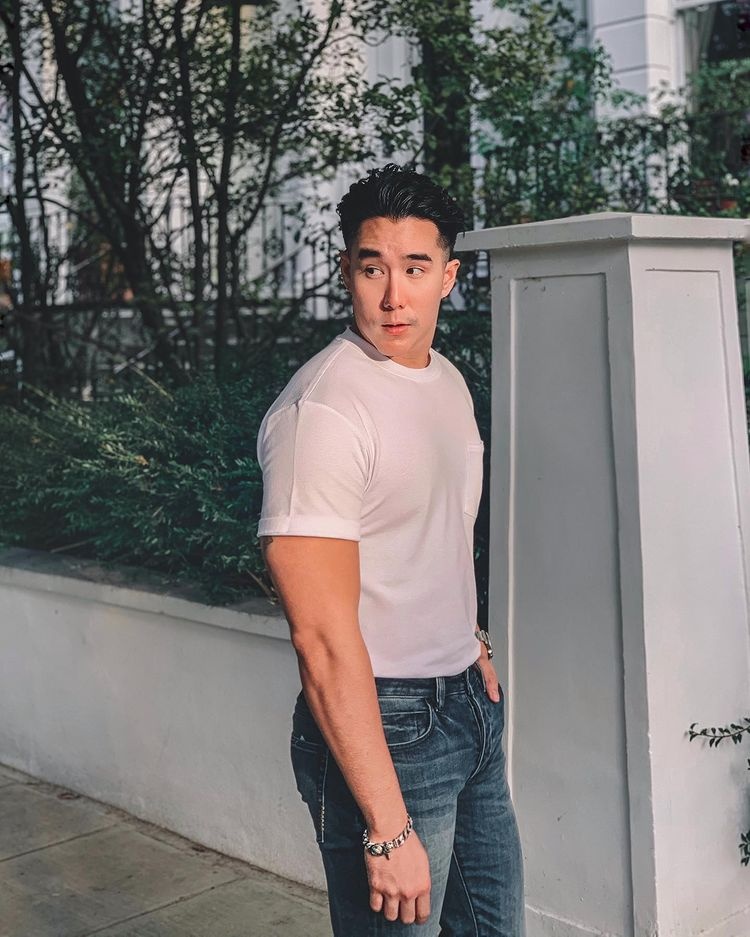 chang trai Thai mac vay anh 11