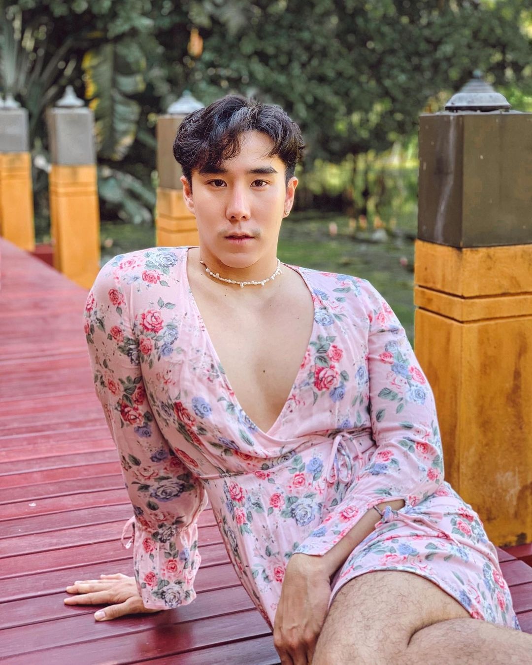 chang trai Thai mac vay anh 4