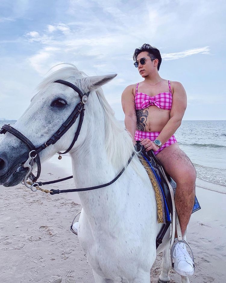 chang trai Thai mac vay anh 3