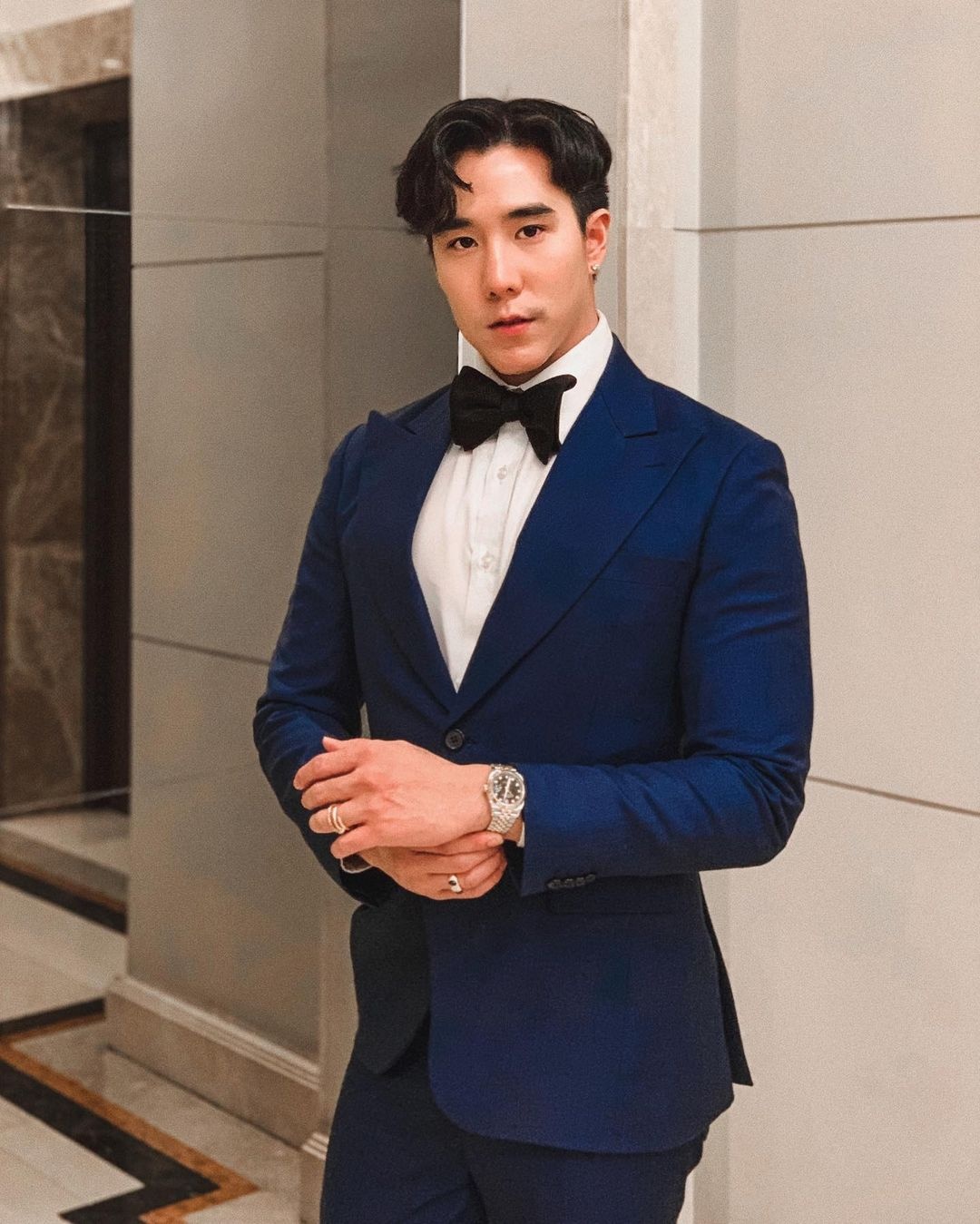 chang trai Thai mac vay anh 10