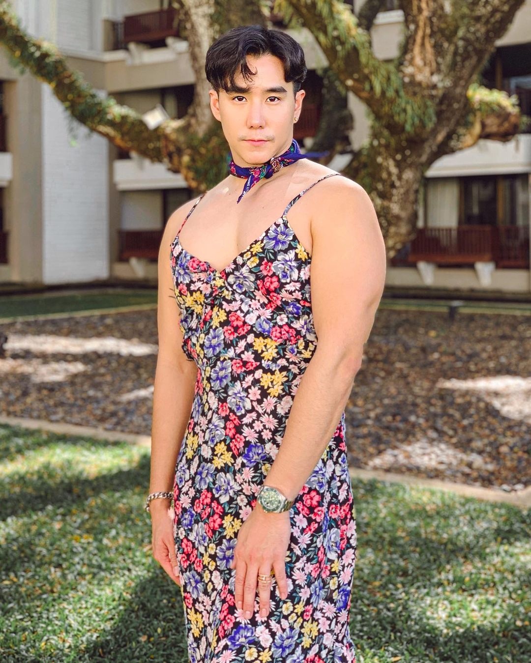 chang trai Thai mac vay anh 5