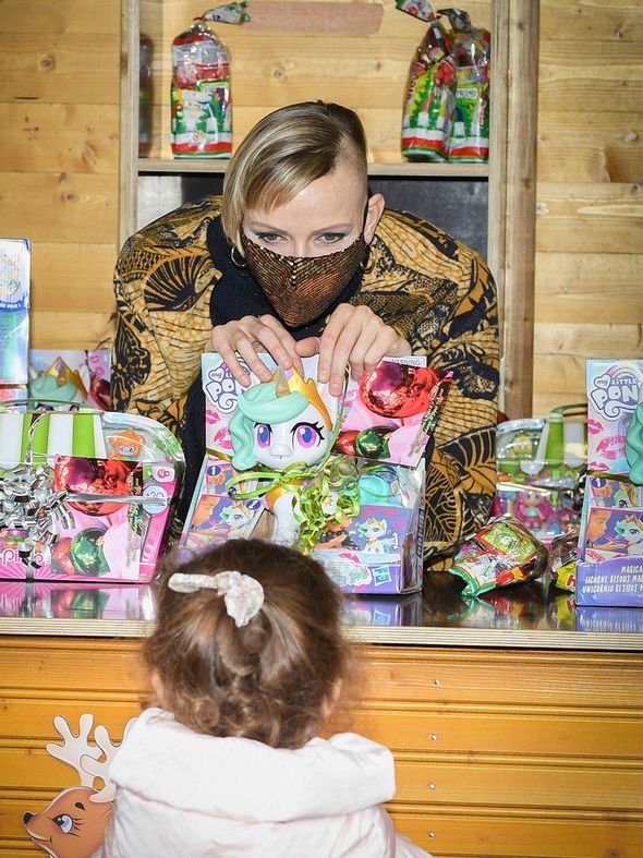 Cong nuong Monaco cat toc ngan anh 4