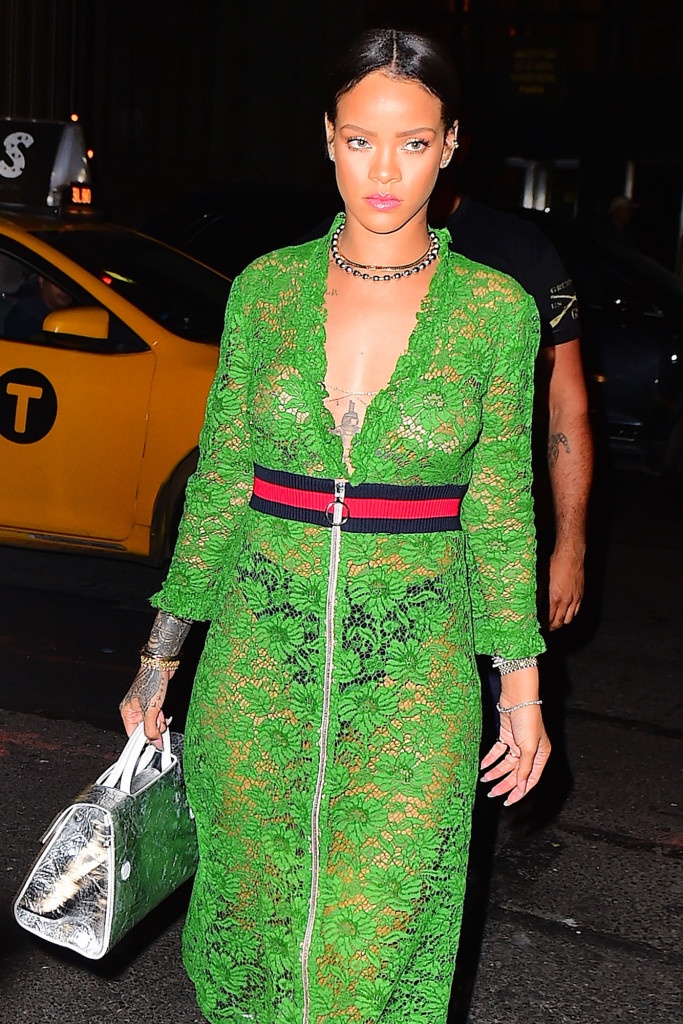 sao nu dien ao nguc day anh 5