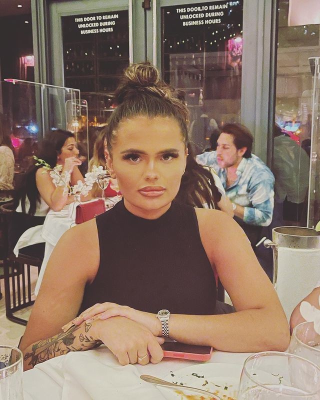 co gai khong mac do 2 lan anh 2