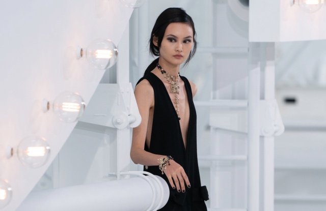 sao Trung sửa váy ảnh 1 sao Trung sua vay anh 1
