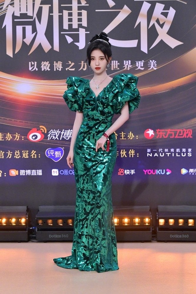 sao Trung sửa váy ảnh 2 sao Trung sua vay anh 2