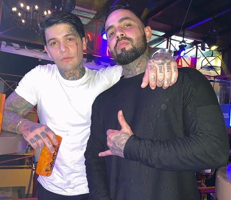 nam nguoi mau nang nguc anh 1