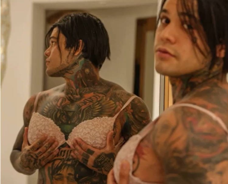 nam nguoi mau nang nguc anh 2