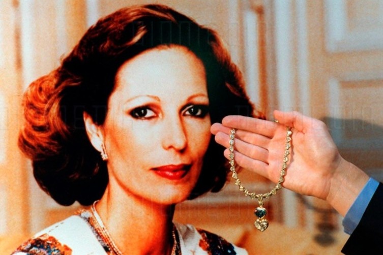 Bo suu tap trang suc hang trieu USD cua Cong nuong Salimah hinh anh