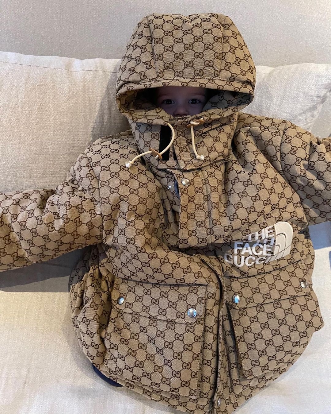 cuộc đời và sự nghiệp của siêu mẫu Rosie Huntington-Whiteley ảnh 17 cuoc doi va su nghiep cua sieu mau Rosie Huntington-Whiteley anh 17