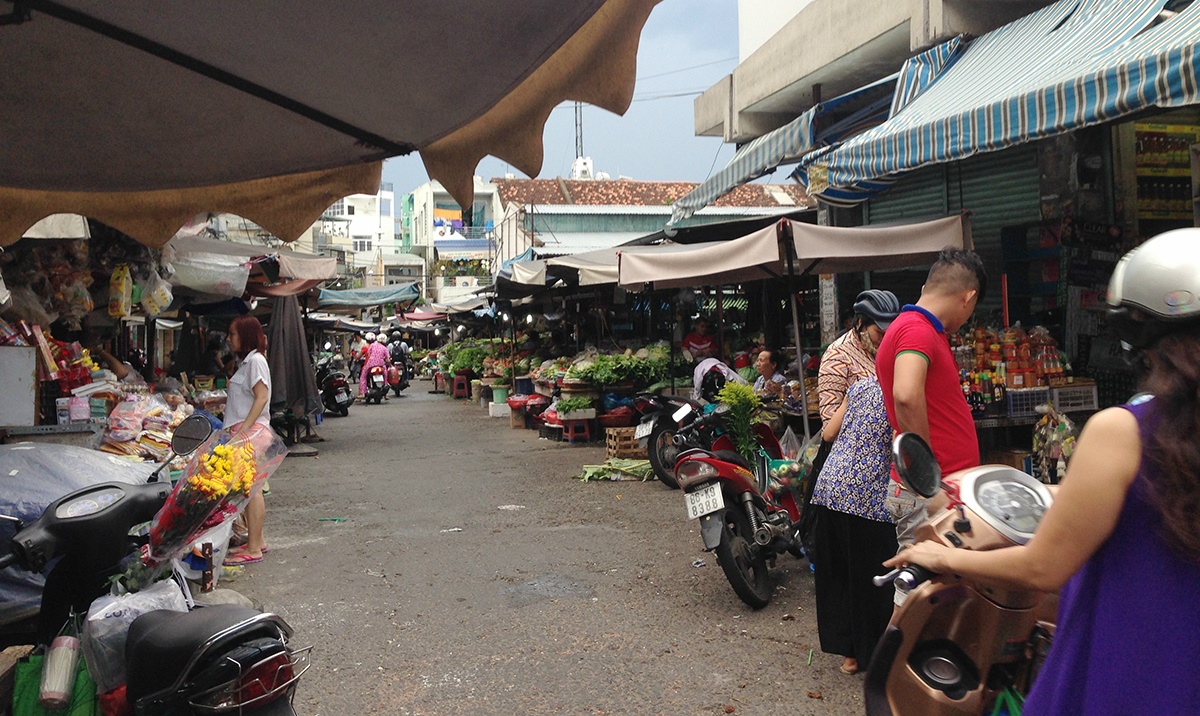 Khu mua sắm, chợ ế ẩm ngày 2/9 ảnh 2 Khu mua sam, cho e am ngay 2/9 anh 2