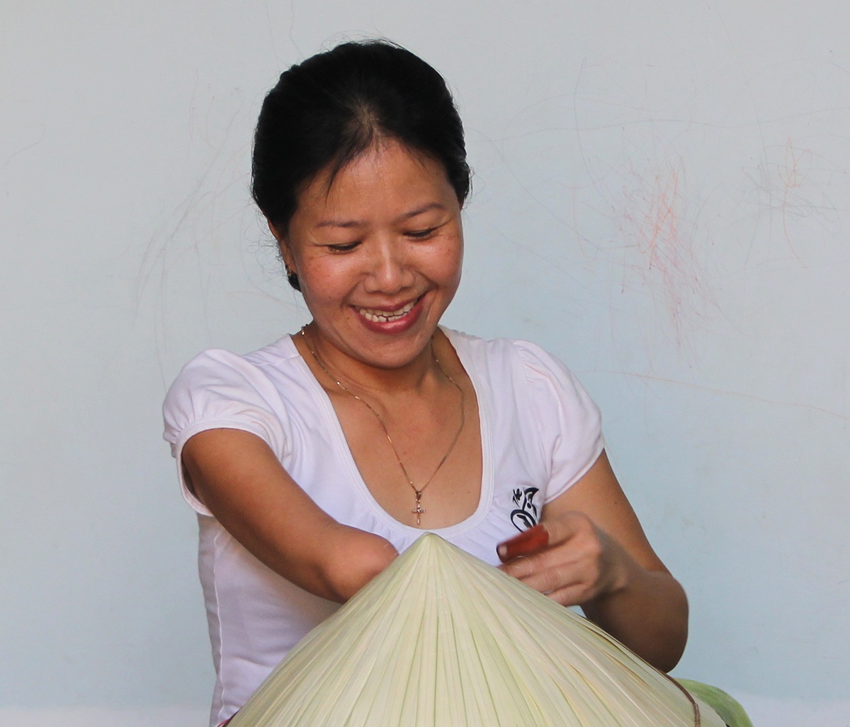 Nguoi phu nu 39 nam cham non bai tho Hue hinh anh