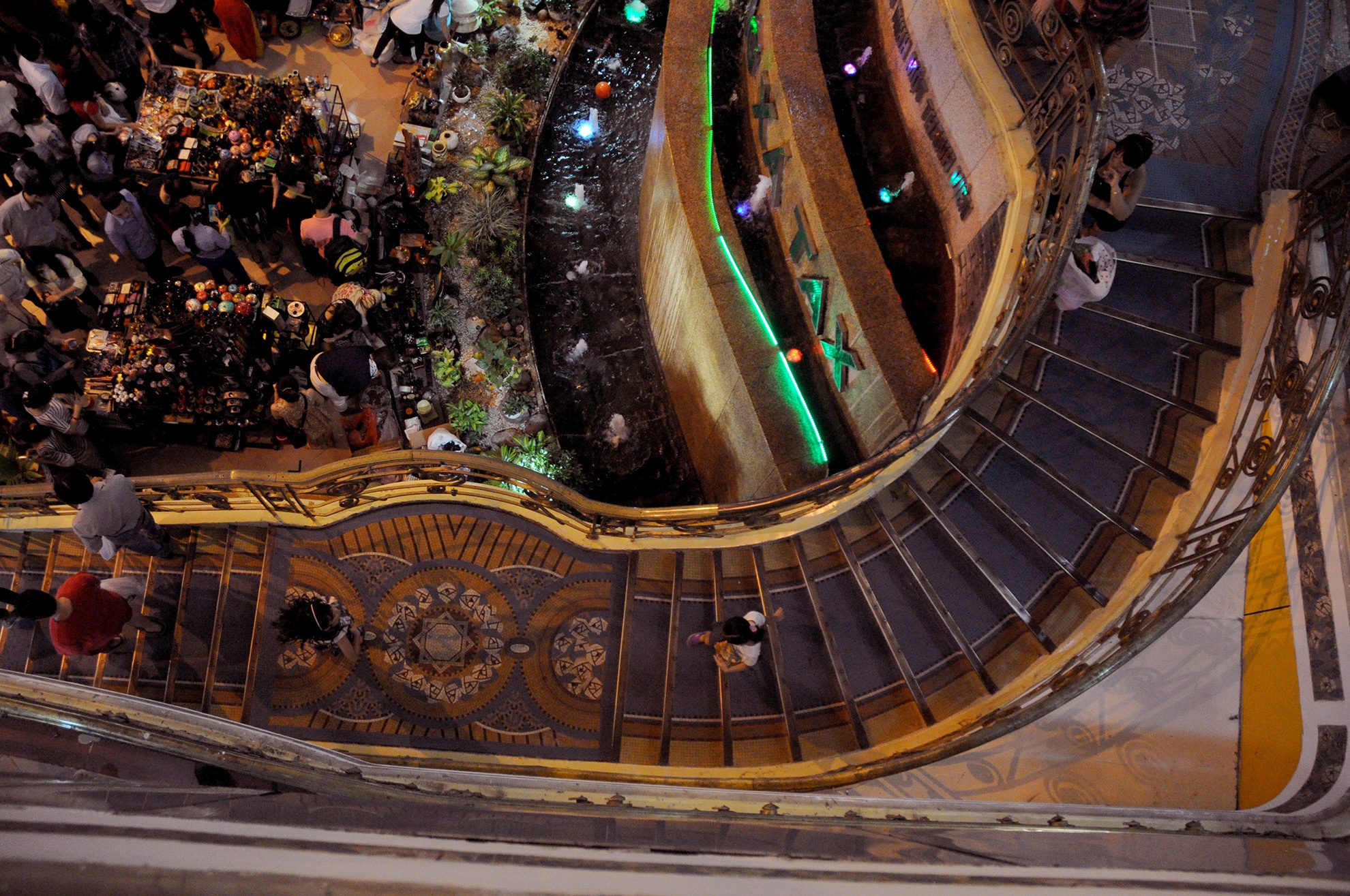 Thuong xa Tax truoc khi thao do anh 11