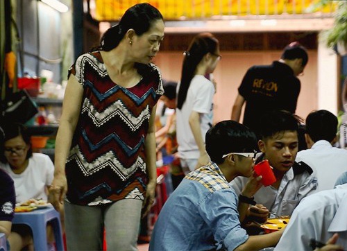 Chu quan an vat Sai Gon tinh tien nhu doc rap hinh anh