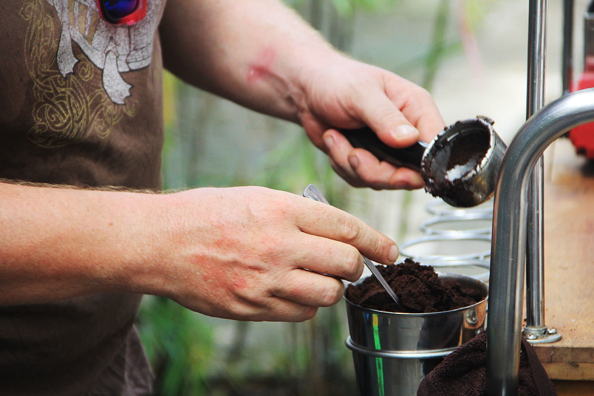 Ong Tay ban ca phe dao tai Sai Gon anh 3