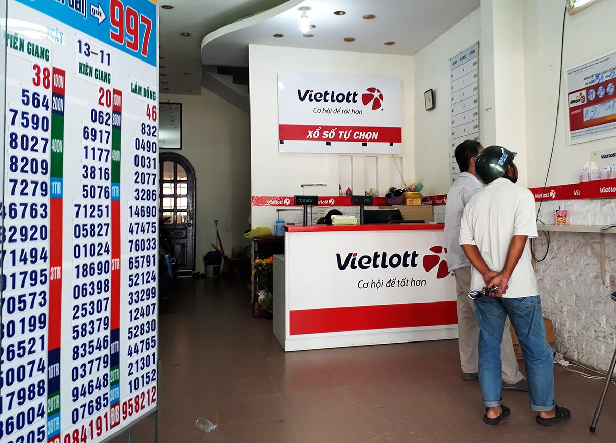 Cua hang kinh doanh xo so dong khach khi lien tuc co nguoi trung doc dac hinh anh