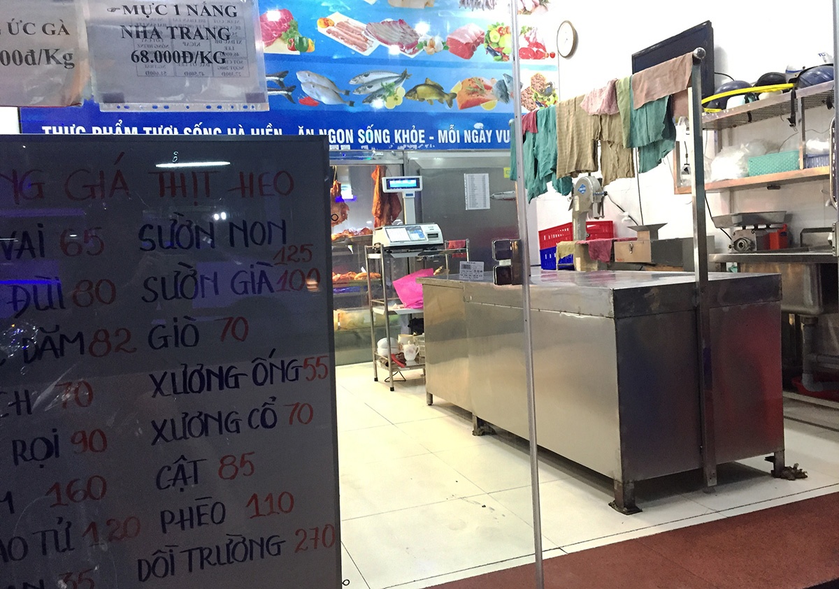 Cho,  sieu thi het thuc pham vao ngay cuoi nam anh 1