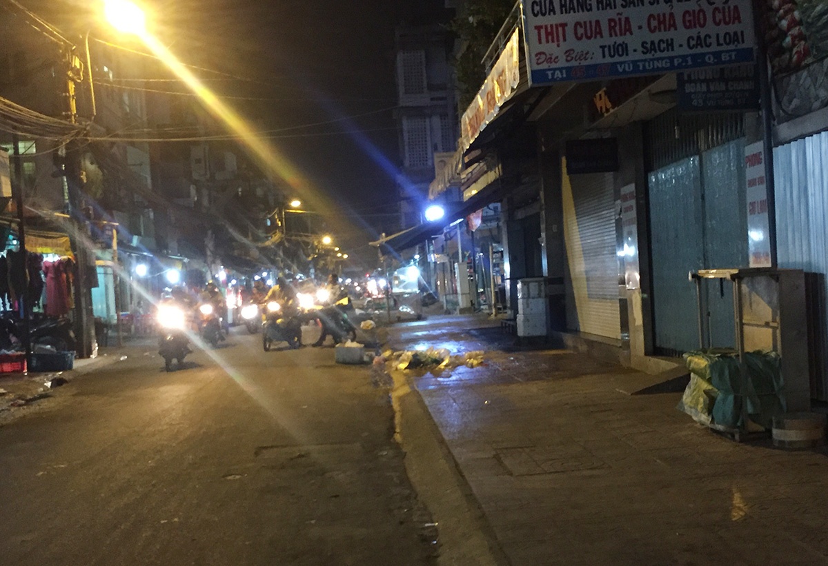 Cho,  sieu thi het thuc pham vao ngay cuoi nam anh 2