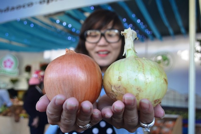 Nguoi nuoc ngoai lo nong san Viet doi lot Trung Quoc hinh anh