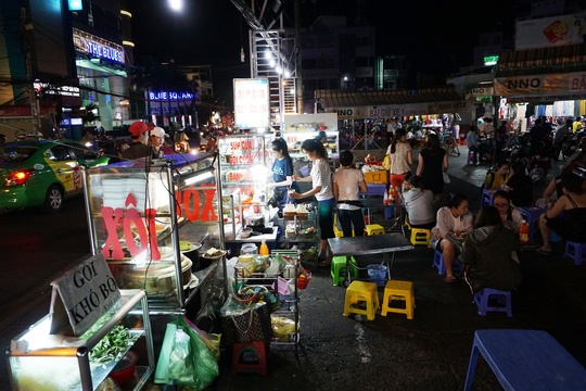 Dem o khu ban hang rong dau tien tai Sai Gon hinh anh