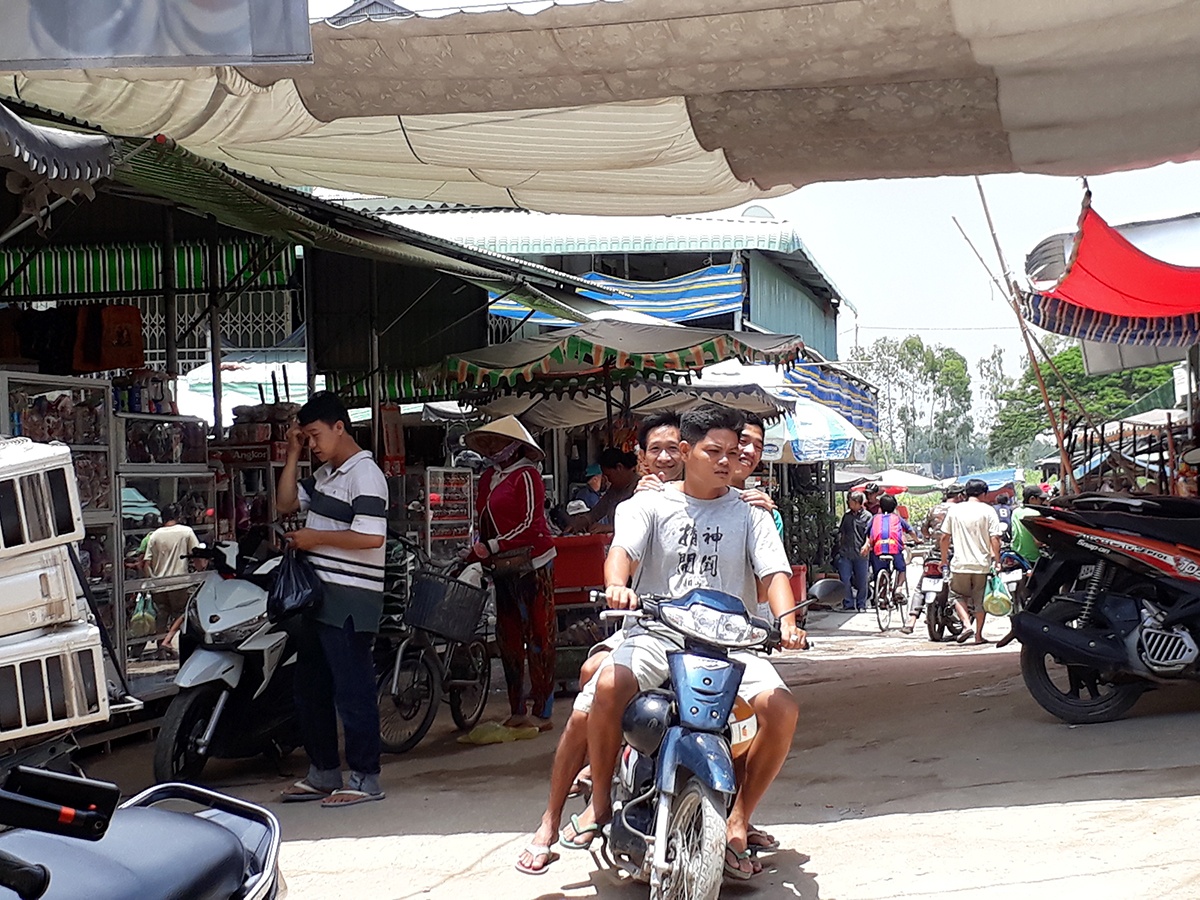 Săn hàng chợ điếc vùng biên ảnh 3 San hang cho diec vung bien anh 3