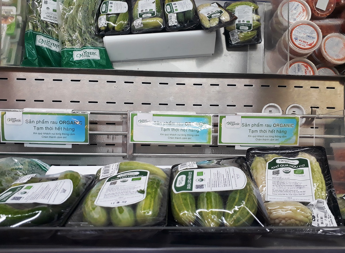 Rau organic 'ba khong' ngheo nan o sieu thi Sai Gon hinh anh