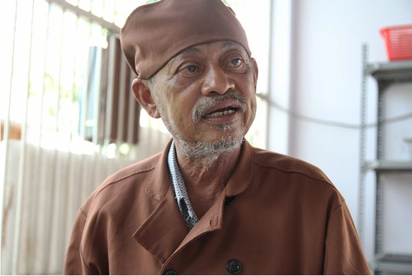 Cu ong san xuat socolate tai Mien Tay hinh anh