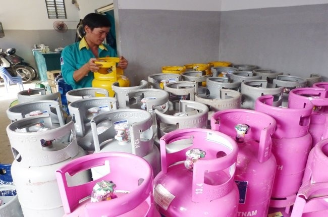 Gia gas tang 27.000 dong mot binh hinh anh