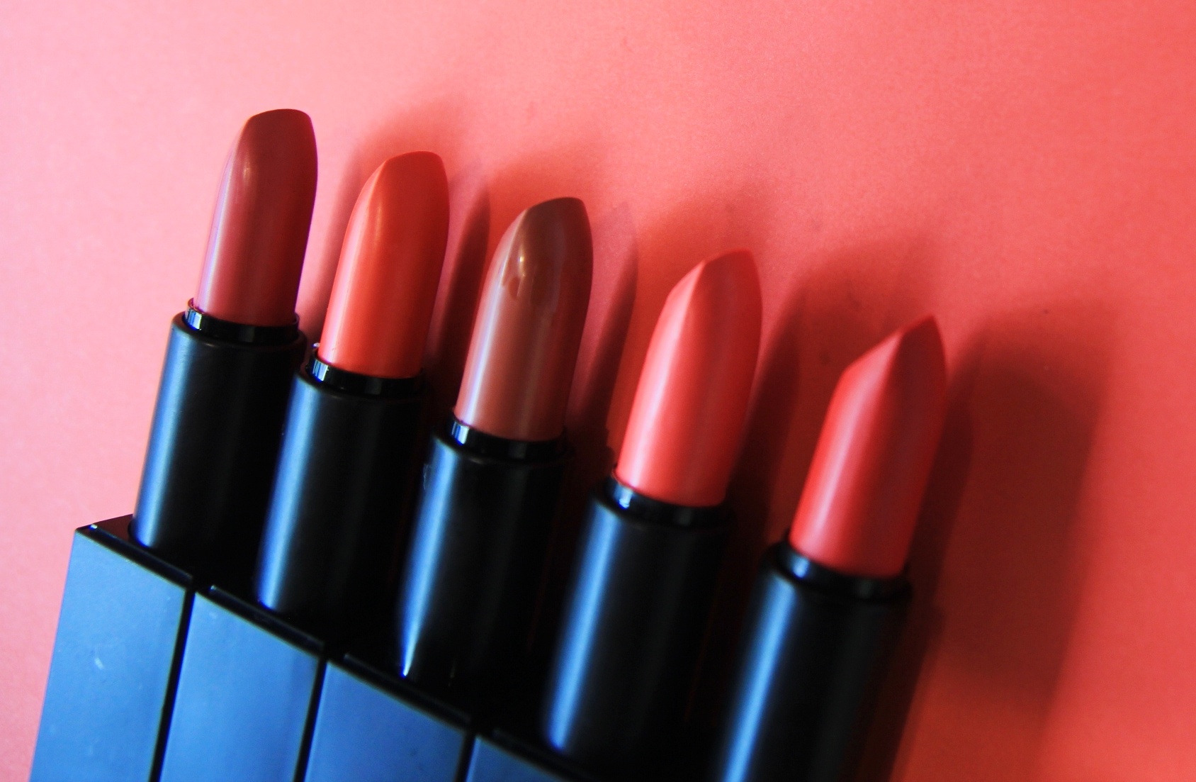 Sinh viên khởi nghiệp bằng sản xuất son môi ảnh 2 Sinh vien khoi nghiep bang san xuat son moi anh 2