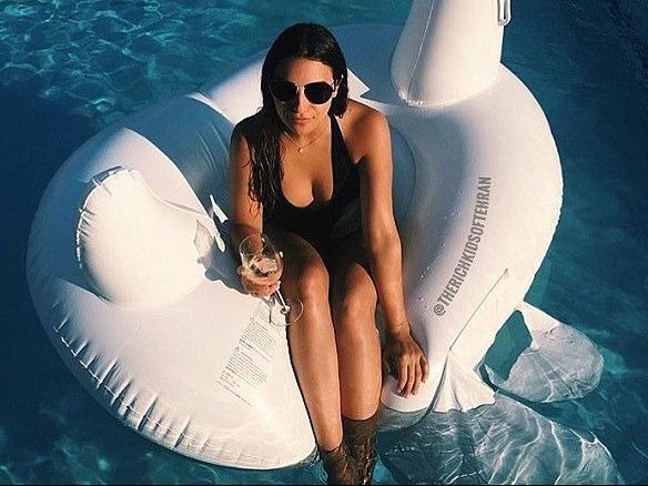 Cuoc song xa hoa cua hoi con nha giau o Iran hinh anh