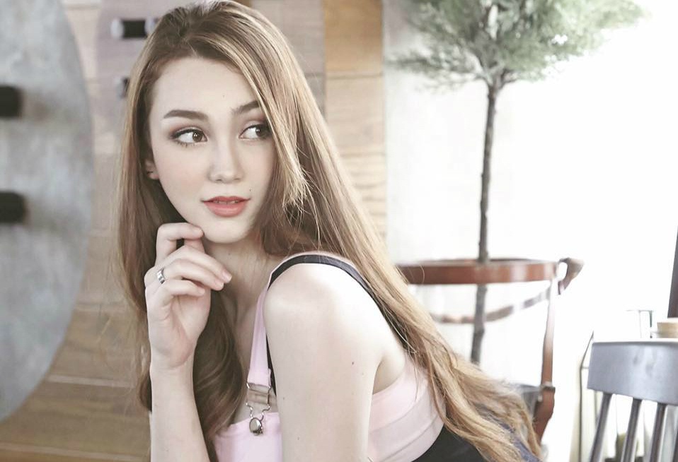 co gai lai xinh dep noi tieng anh 4