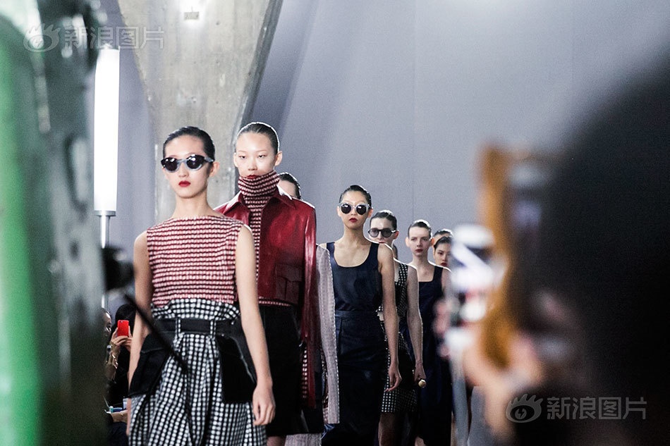 nghe di mua sam thoi trang anh 7