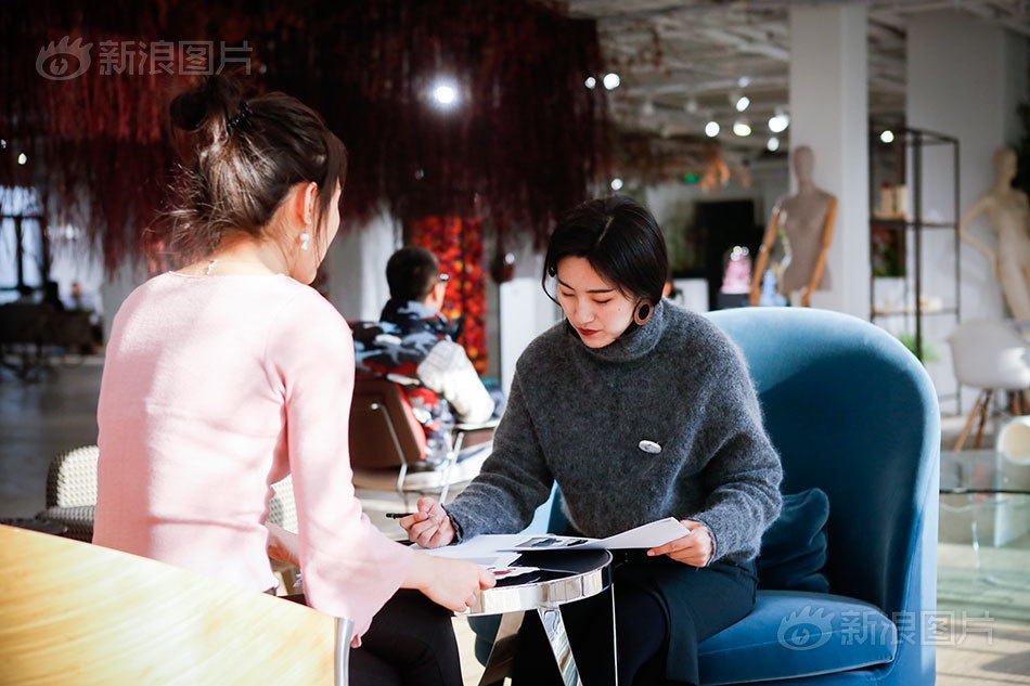 nghe di mua sam thoi trang anh 8