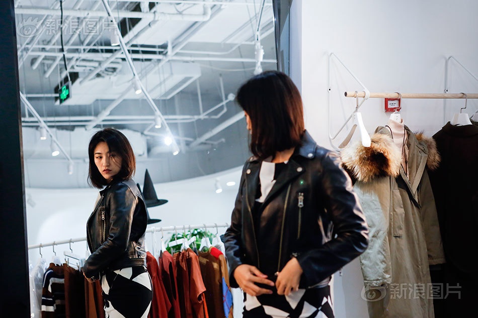 nghe di mua sam thoi trang anh 3