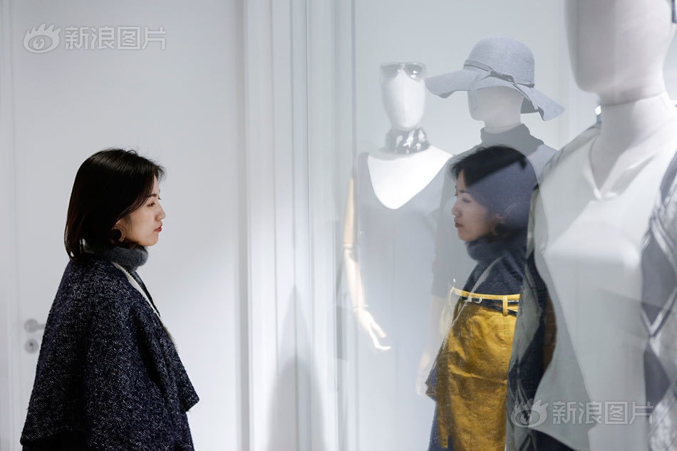 nghe di mua sam thoi trang anh 9