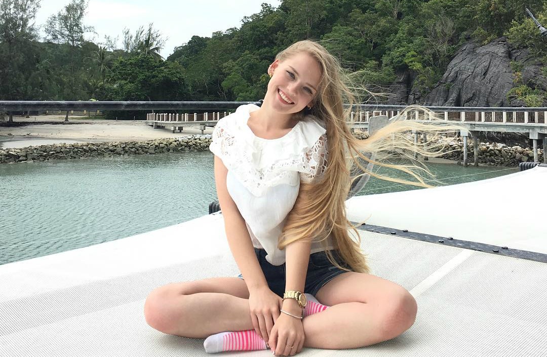 hot girl bong nhien noi tieng tren mang anh 4