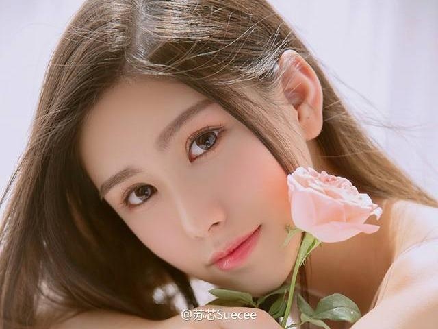 'Hot girl tra sua' 18 tuoi moi noi tai Trung Quoc hinh anh