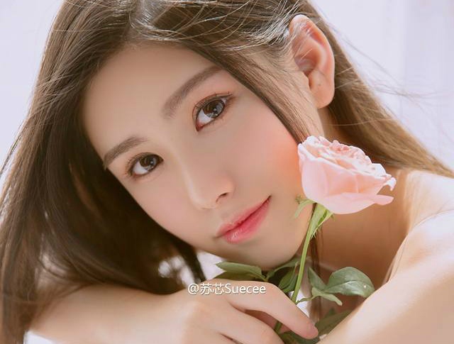 hot girl tra sua anh 2