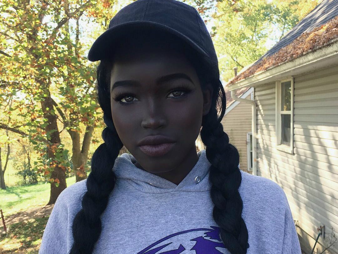 co gai noi tieng voi lan da den anh 4