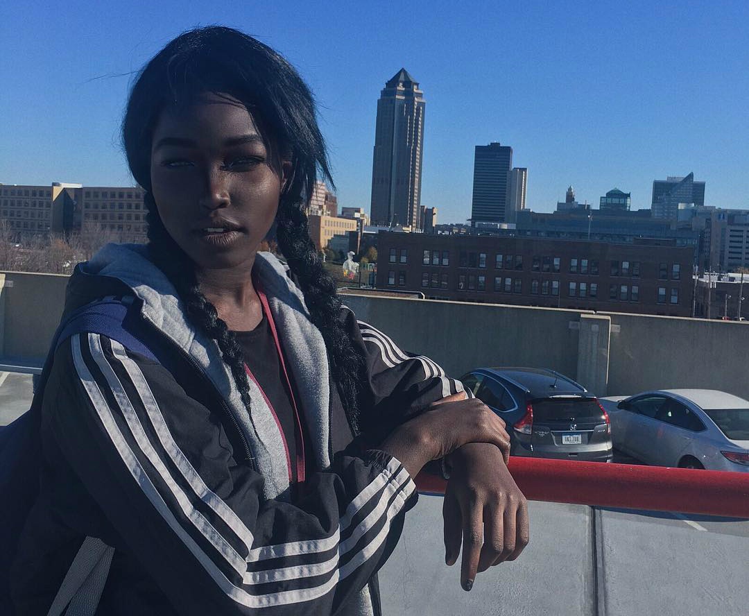 co gai noi tieng voi lan da den anh 3