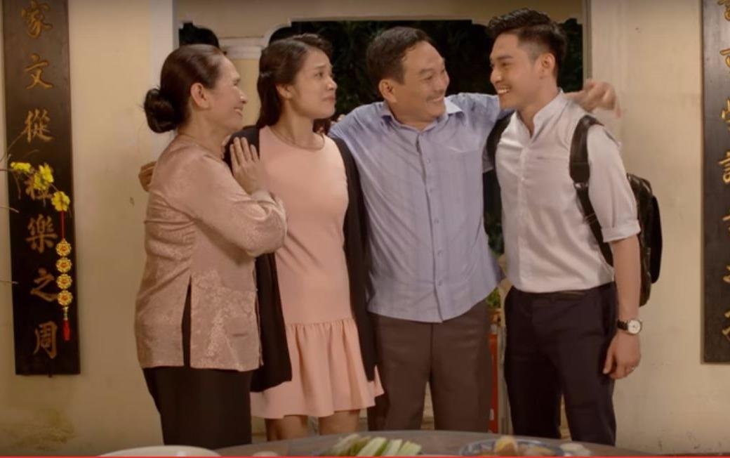 Clip mong uoc ve nha ngoai dip Tet lay nuoc mat dan mang hinh anh